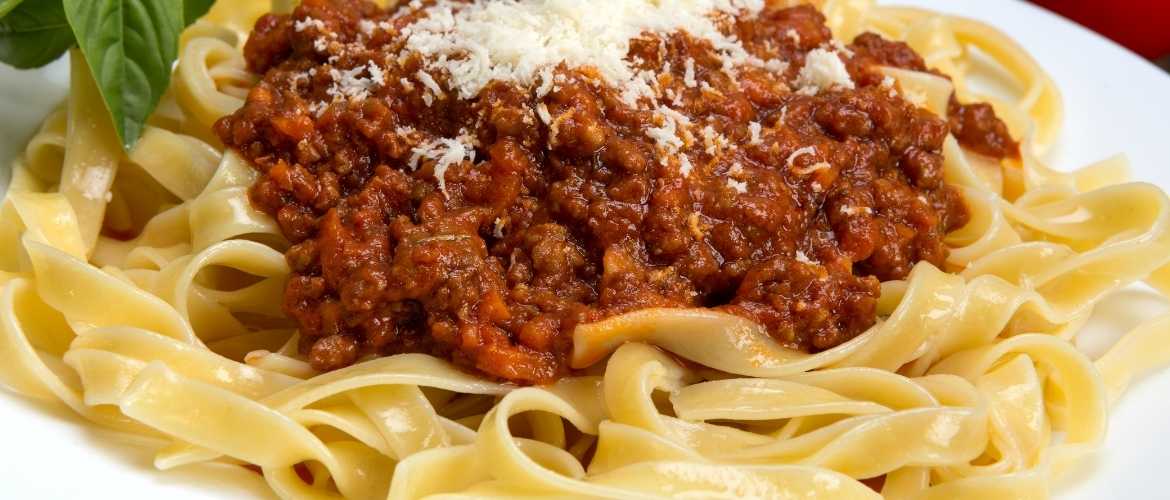 Tagliatelle mit Bolognese ► Bio Pasta aus Italien | GOURMETmanufactory