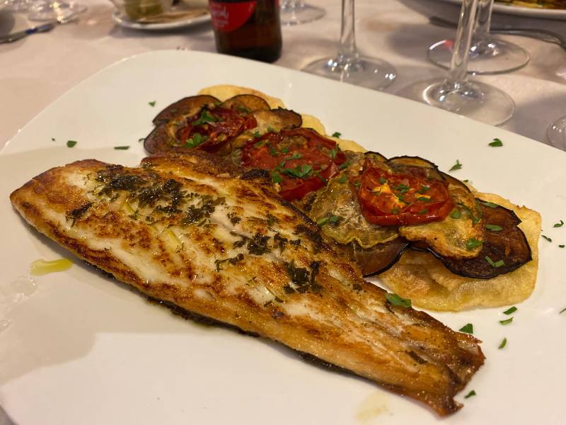 Gegrillter Fisch im Restaurant El Puero
