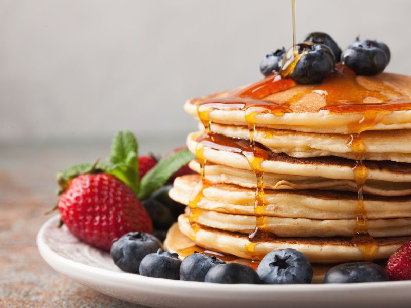 Pancakes-mit-Honig ▶︎ fluffige Pancakes mit erstklassigen, köstlichen Honig | GOURMETmanufactory